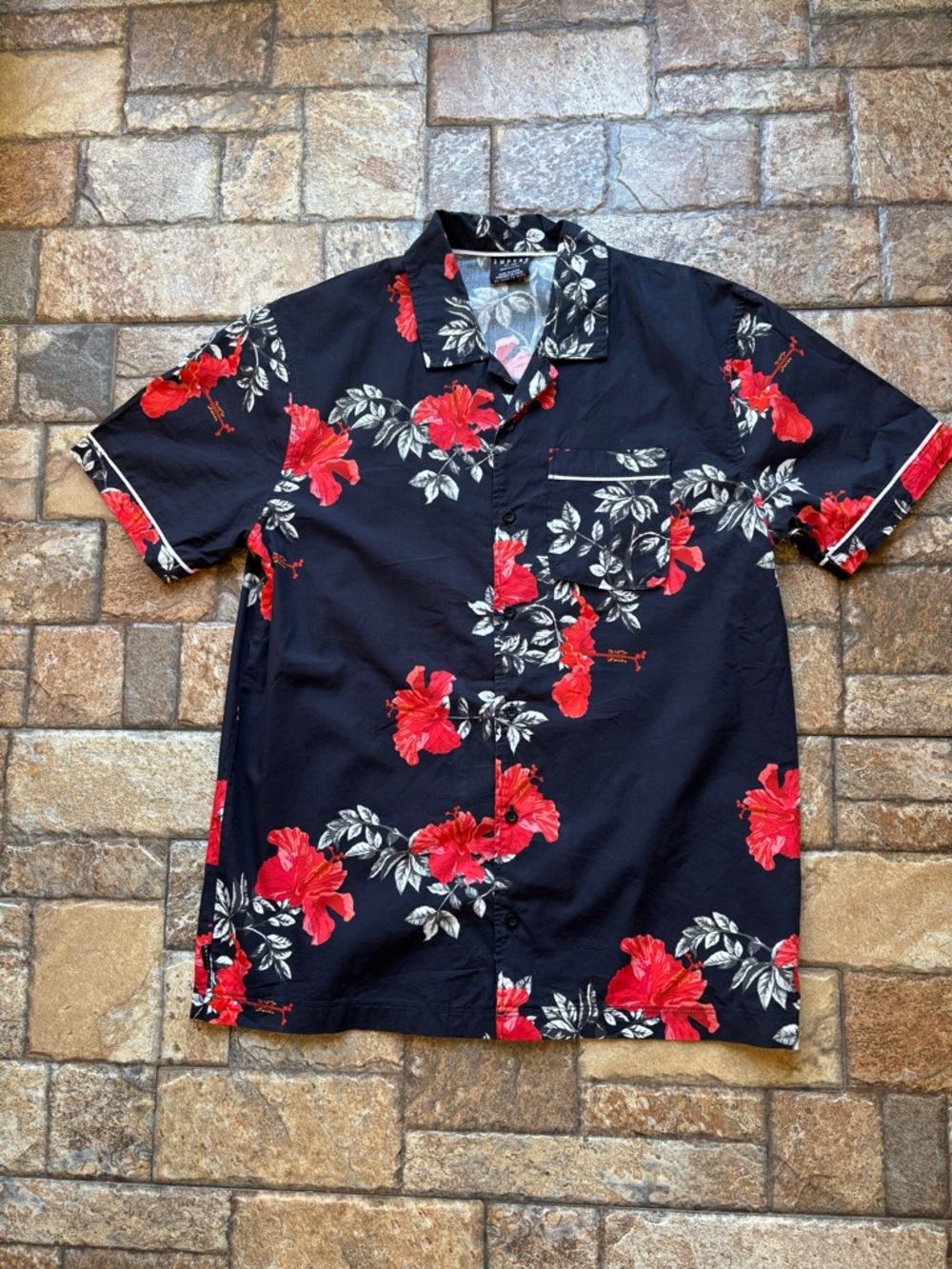 Empyre Men's Black Floral Camp Shirt with Red Hibiscus Button Up Size M NWT